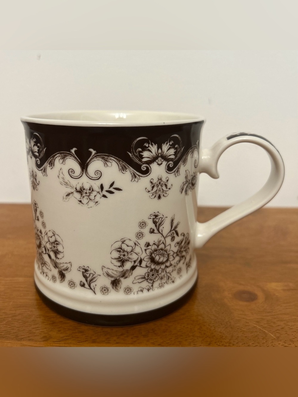 Brown & White Floral Toile Coffee/Tea Mug
17 oz